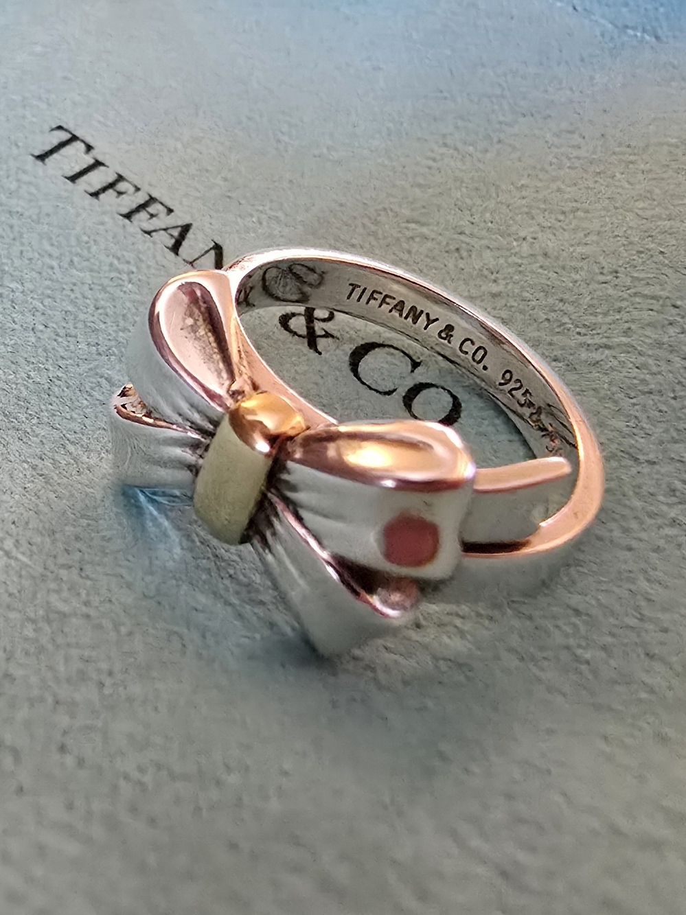 Tiffany & Co. Vintage Bow Ring - Sterling Silver 18k Detail. Size 5 - Picture 5 of 7
